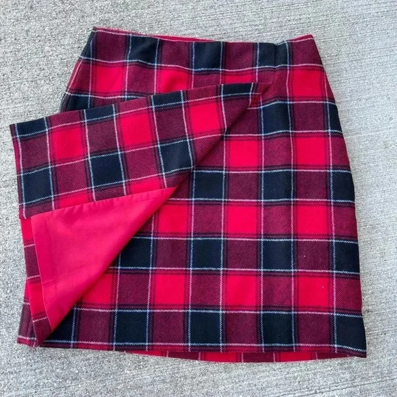 Talbots size 6 wool lined red plaid faux wrap skirt tartan holiday winter - Picture 2 of 5